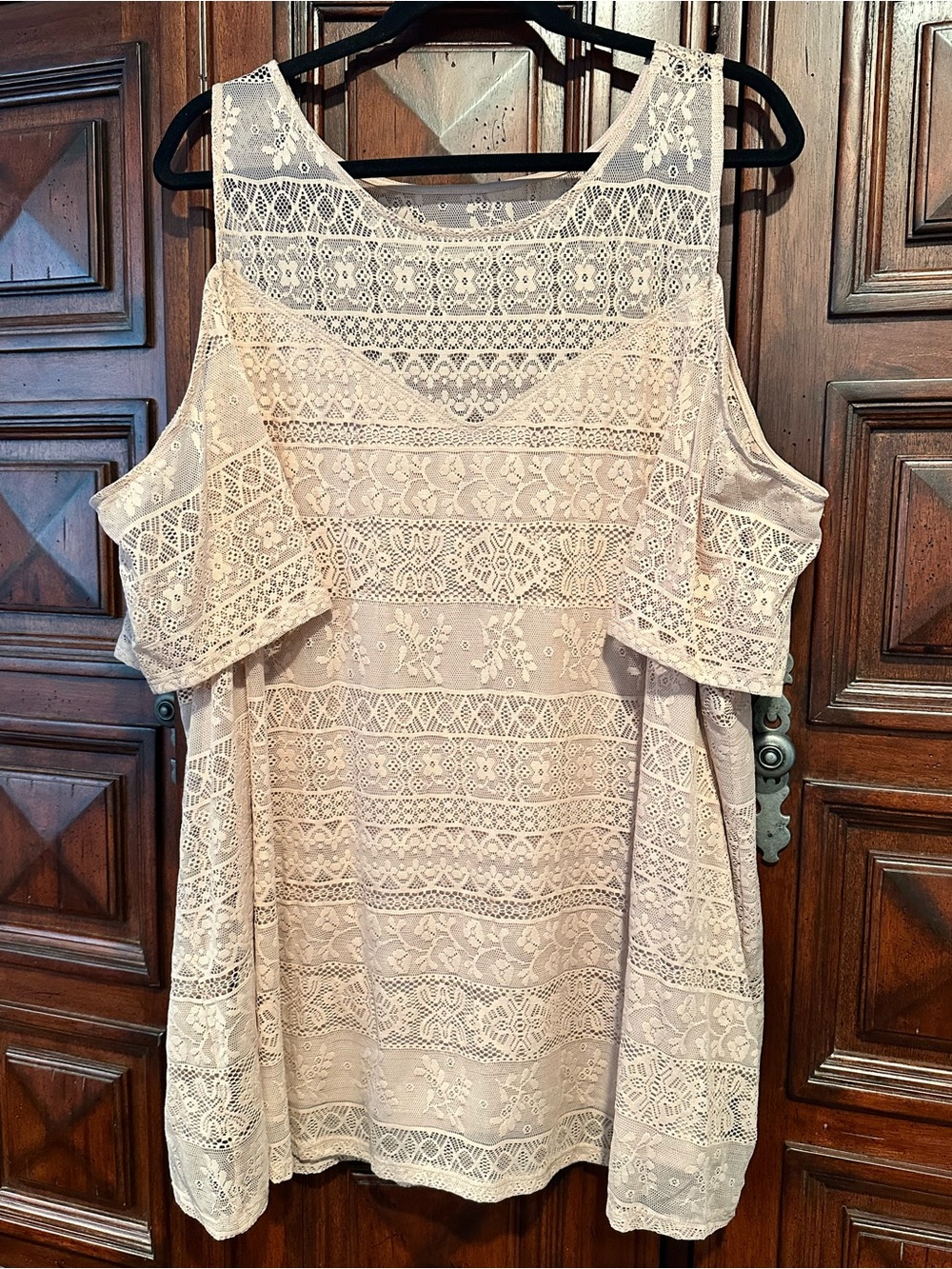 4X torrid 26 Lace Cold-Shoulder Tunic in Beige